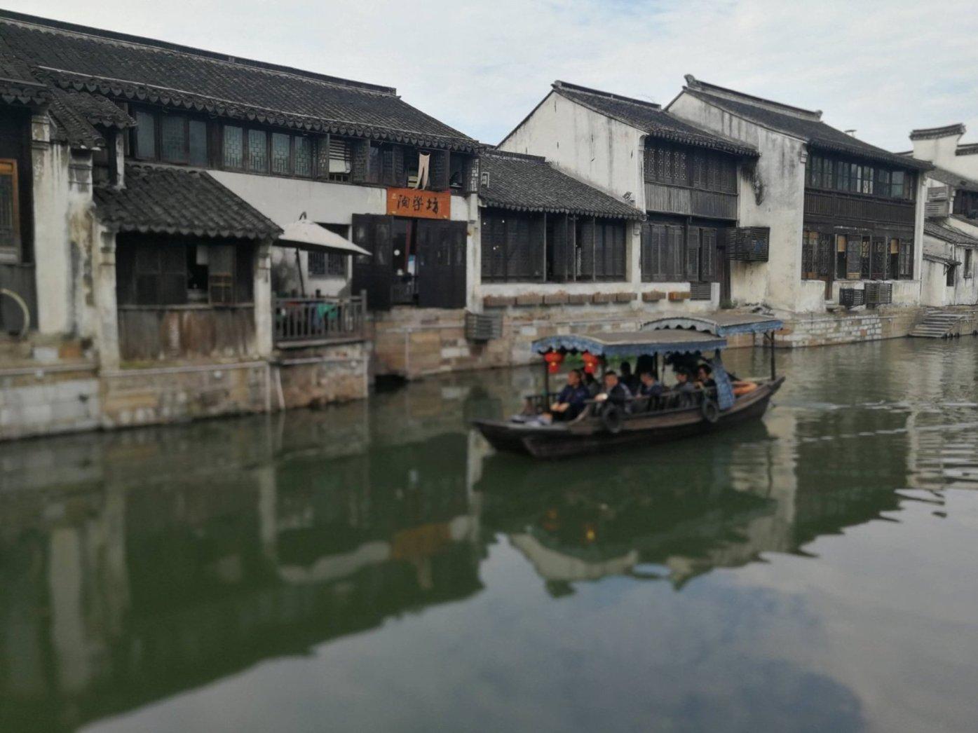 民间故事:书生破庙避雪,救下红衣女鬼,女鬼:快跑,石像里有鬼