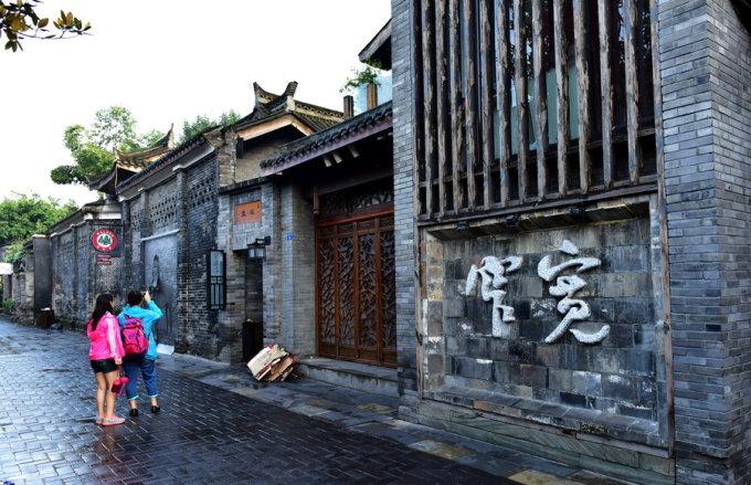 家长会上，几位学霸的父母异口同声：我们是“不讲道理”的